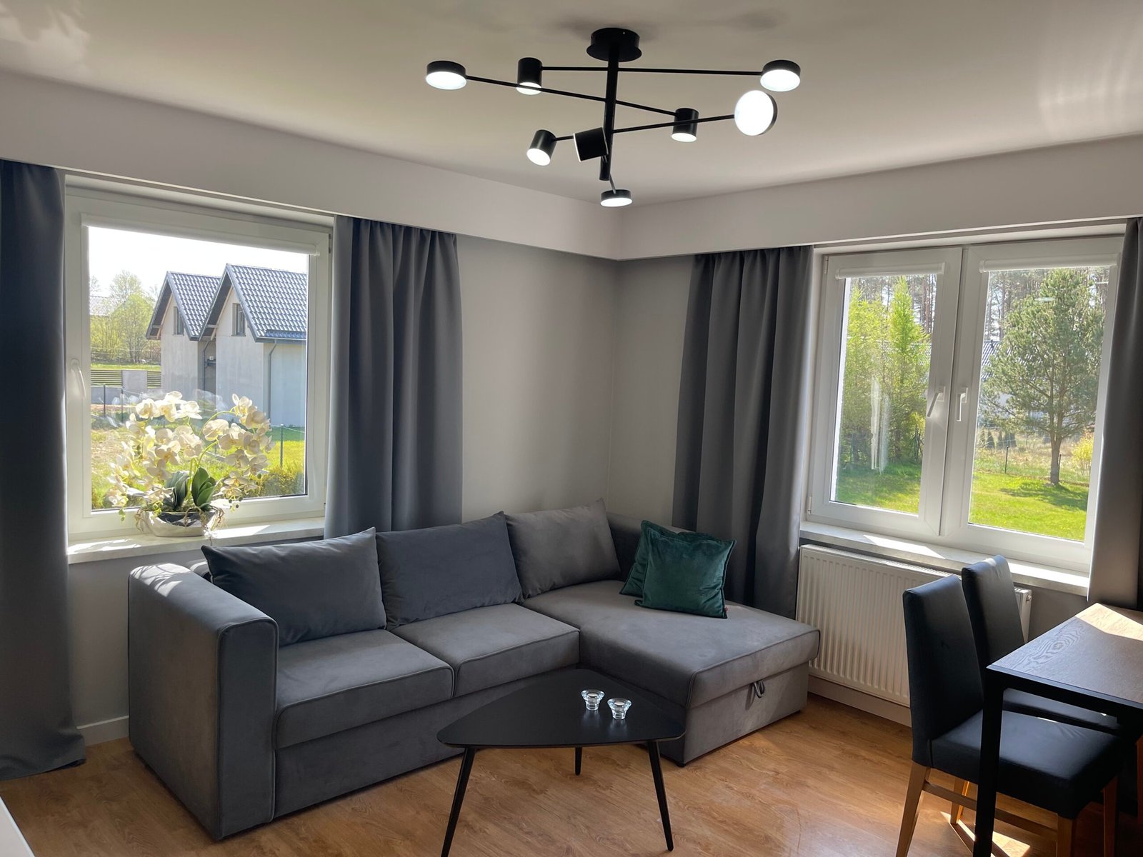 60748731-BCA9-40B7-90A8-99B2FA1A0C52